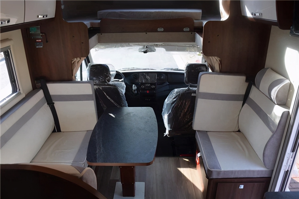 新款隆翠凯歌C620依维柯房车，超高性价比给您更舒心房车体验