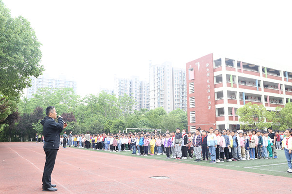 合肥市育新小学开展模拟突发事件疏散演练活动