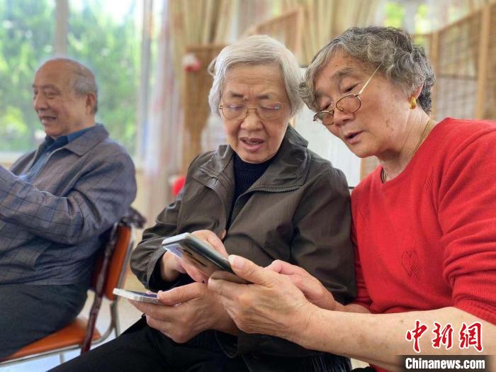 数字赶潮上海“银发族”尝试融入“数字生活”