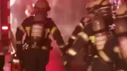 张梦凡是天津爆炸案的幸存消防员，他却觉得活下来的感觉并不好过