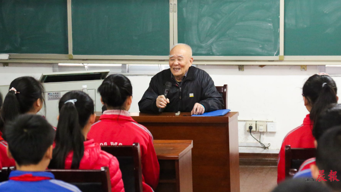 九江老党员周天佑 坚持33年宣讲雷锋精神(图)