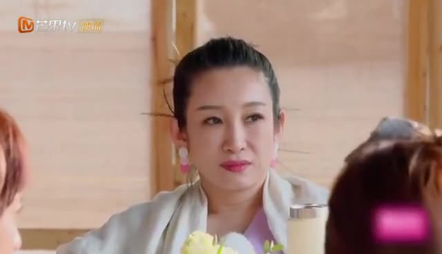 秦海璐当面吐槽张馨月“矫情”，直言：要骂醒她