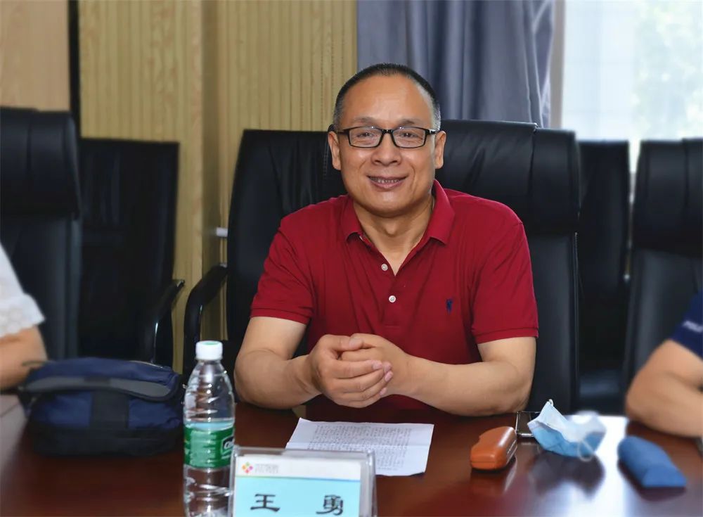 西安市教科文卫工会主任王勇赴市儿童医院慰问白衣天使