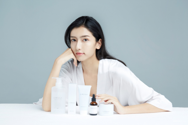 有选择困难症的姐妹们不要再纠结了这款lirosa原点vc诱导水乳一瓶搞定