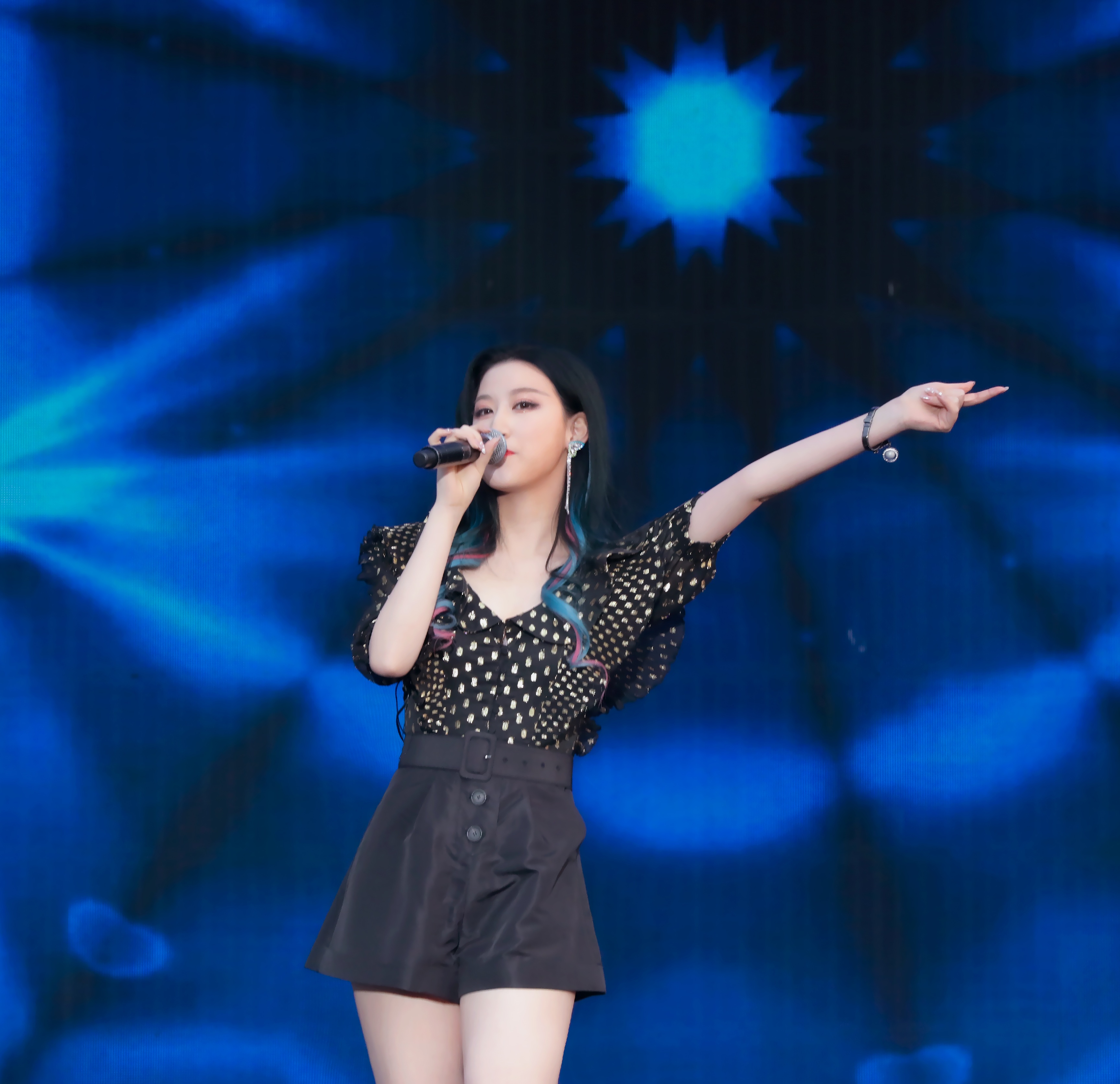 郭恩嘉音乐节国风破圈用开口脆嗓音盘活中式经典