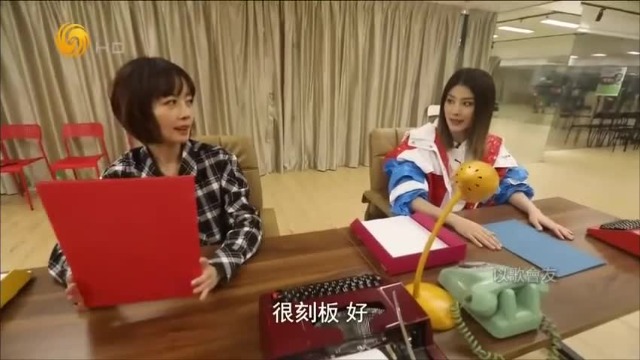 陈慧琳排练《打字机》舞蹈并亲自教学，鲁豫学得有模有样