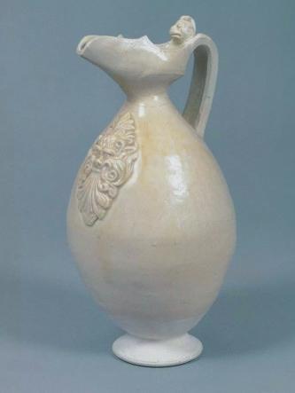 白瓷贴花兽面纹胡瓶·唐