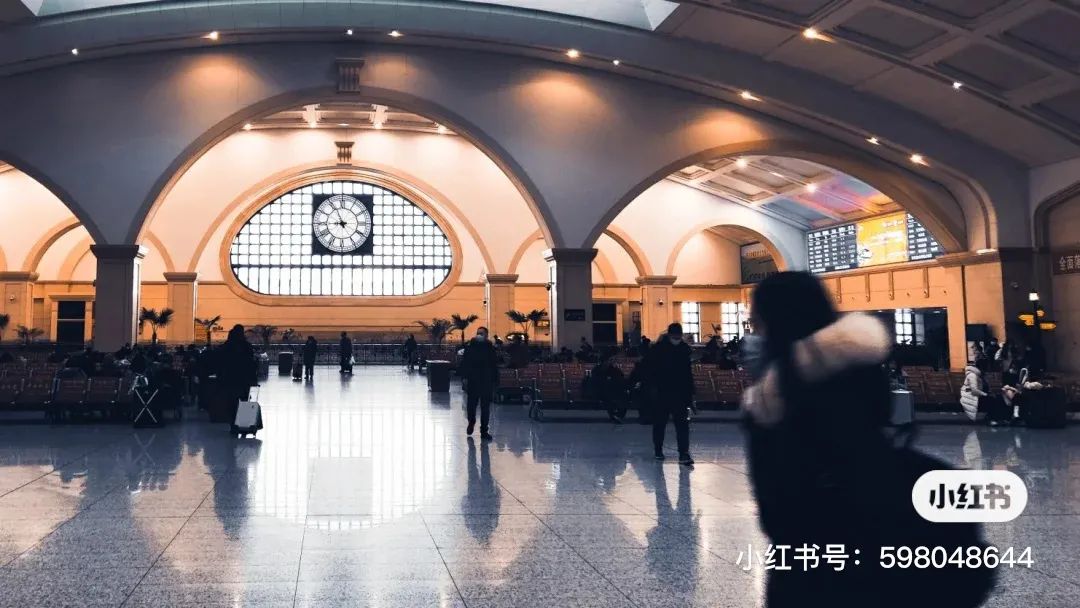 △ 很美的哈尔滨火车站。图by 小红书“598048644”