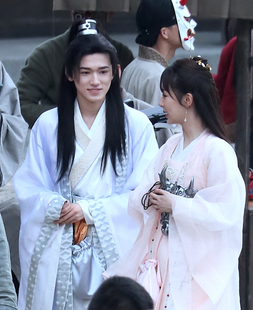 杨紫宋亚轩最新路透曝光,古装扮相仙气飘飘_凤凰网娱乐_凤凰网