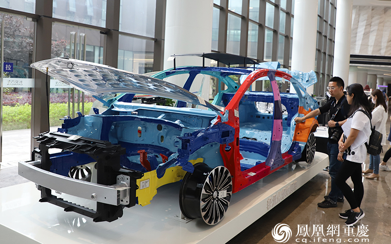 长安汽车实现了中国首个长距离汽车无人驾驶，加快了传统汽车制造向智能智造转型