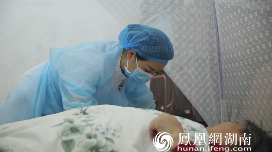 在患者家中进行PICC导管维护