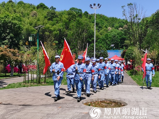 党员干部参加微长征活动