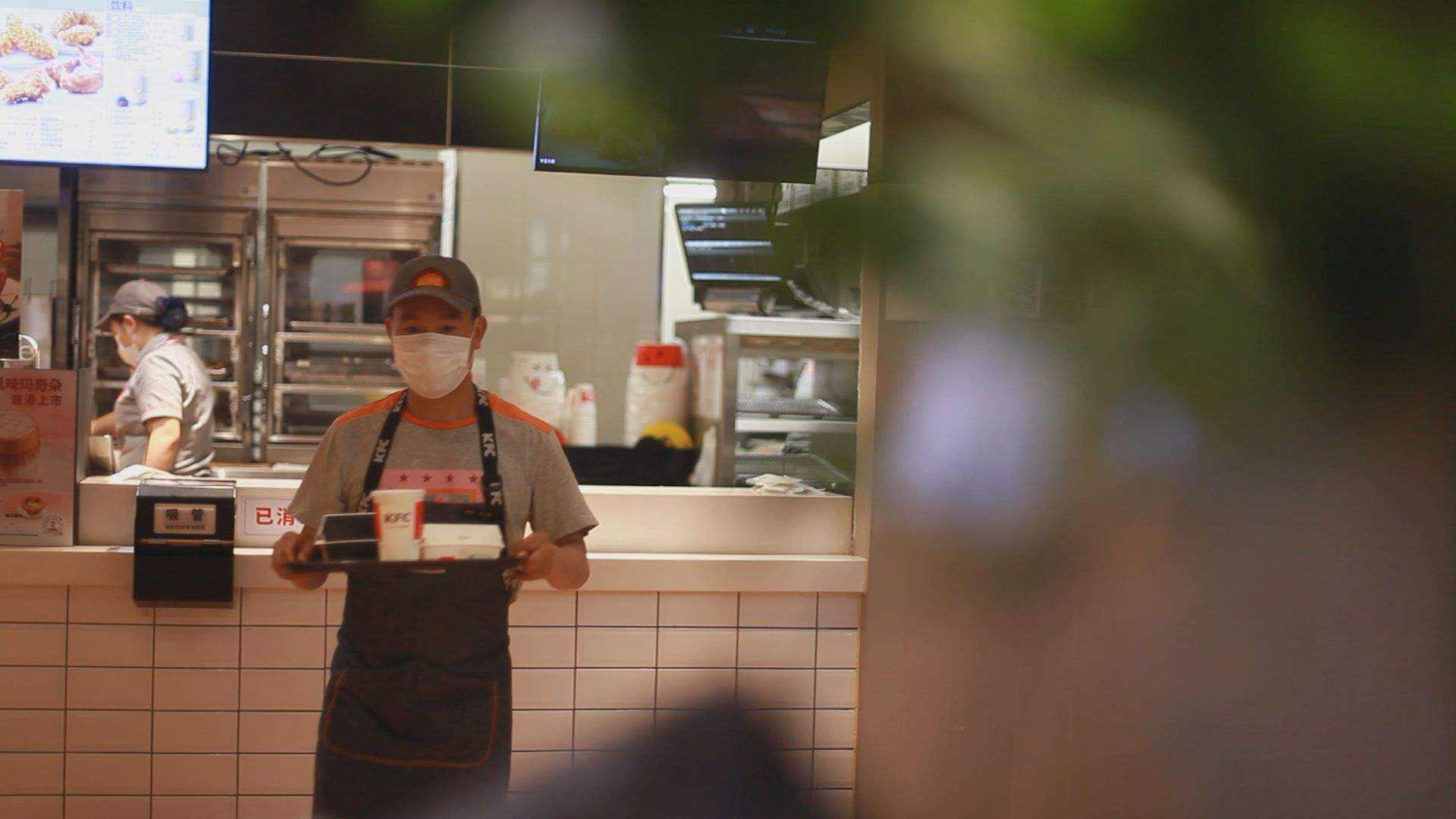 67肯德基将助残障天使员工走近冬奥助残日天使餐厅迎来广西新店