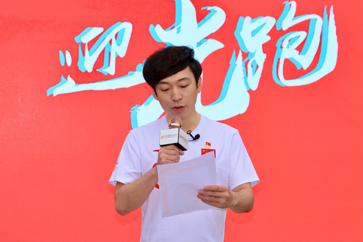 宋世辉老师宣读活动倡议书
