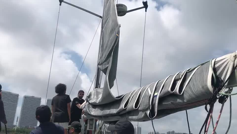 跟随SailingIn船队进行场地赛 队员扬起风帆