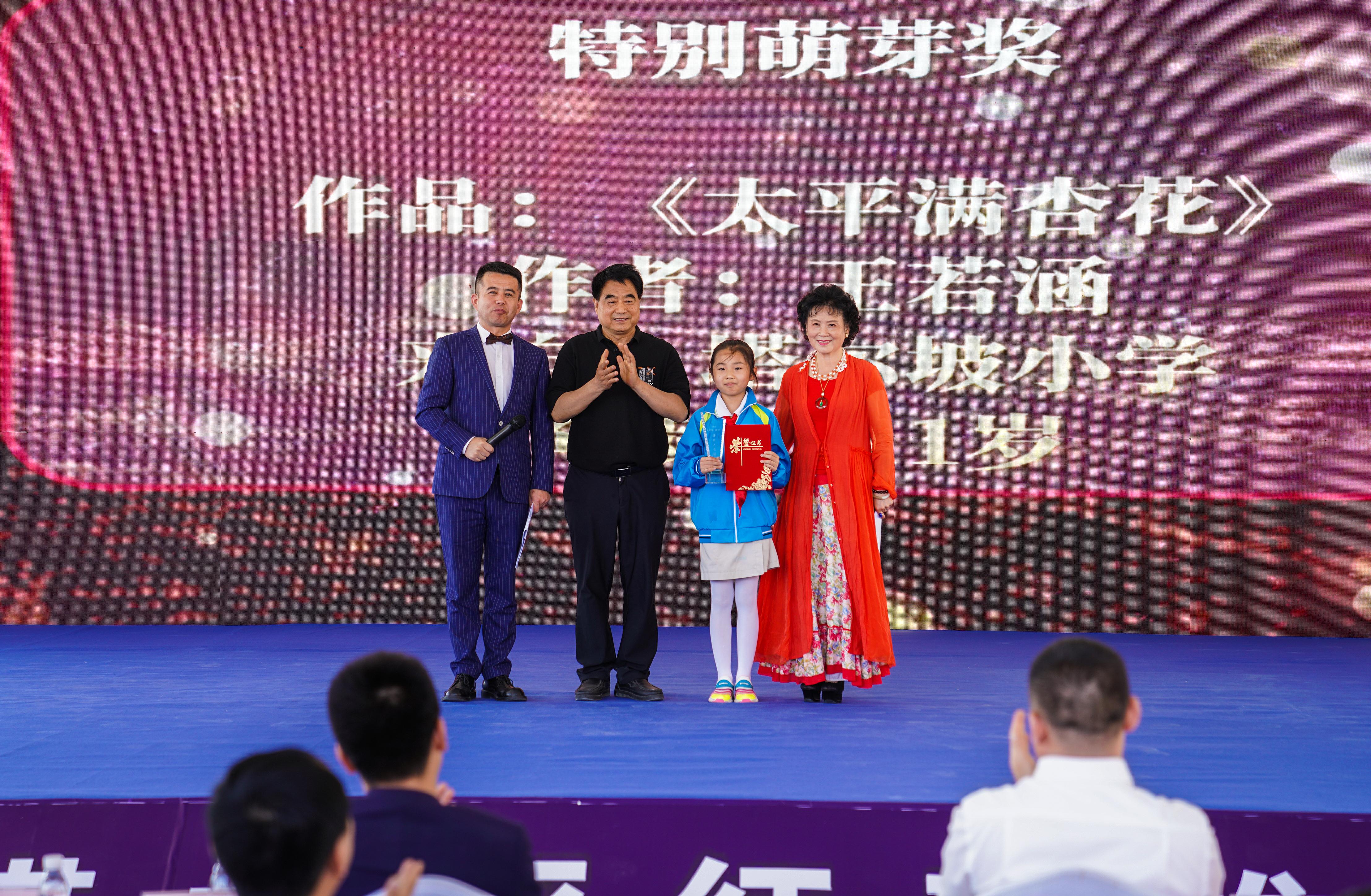 “春满空港•诗意太平”诗歌大赛、摄影大赛的获奖者们