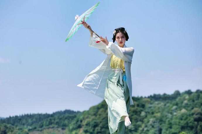 选手在比赛中。