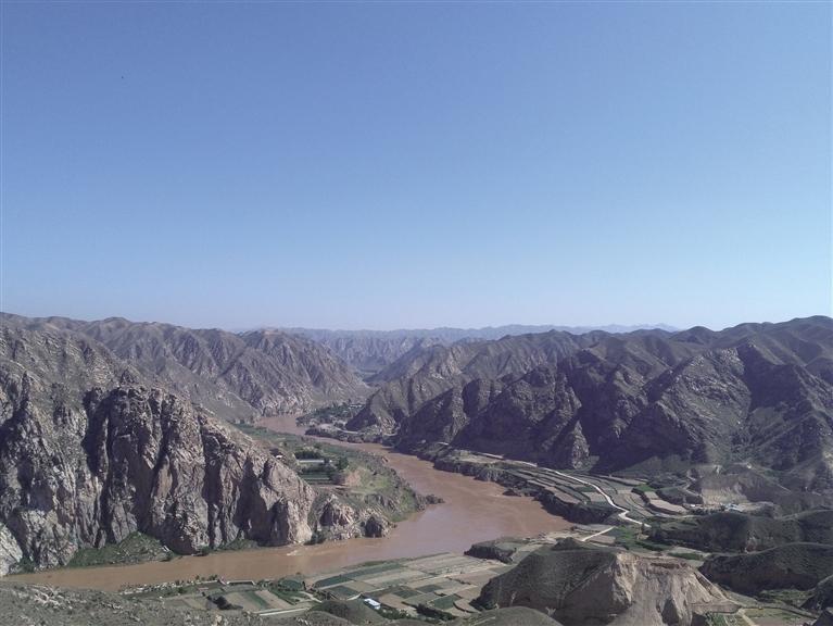 桑园子峡东岸九圪垯山上的烽燧台