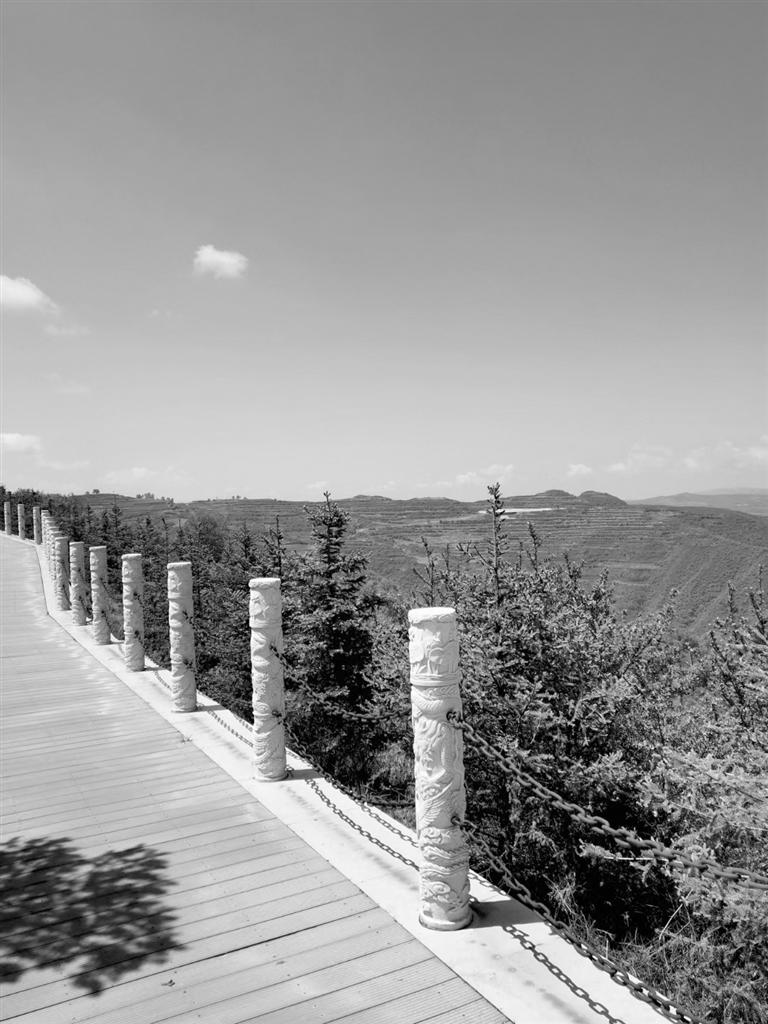 云顶山健身步道 掌上兰州&middot;兰州晨报记者 黄芃 摄