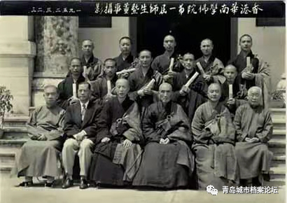 香港华南学佛院第一届师生以及董事合影