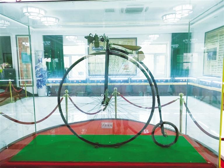 世界首辆大小轮自行车