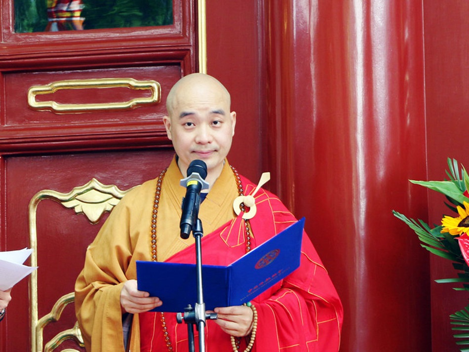 中佛协庆佛诞:三大语系高僧同场浴佛,多国使节观礼