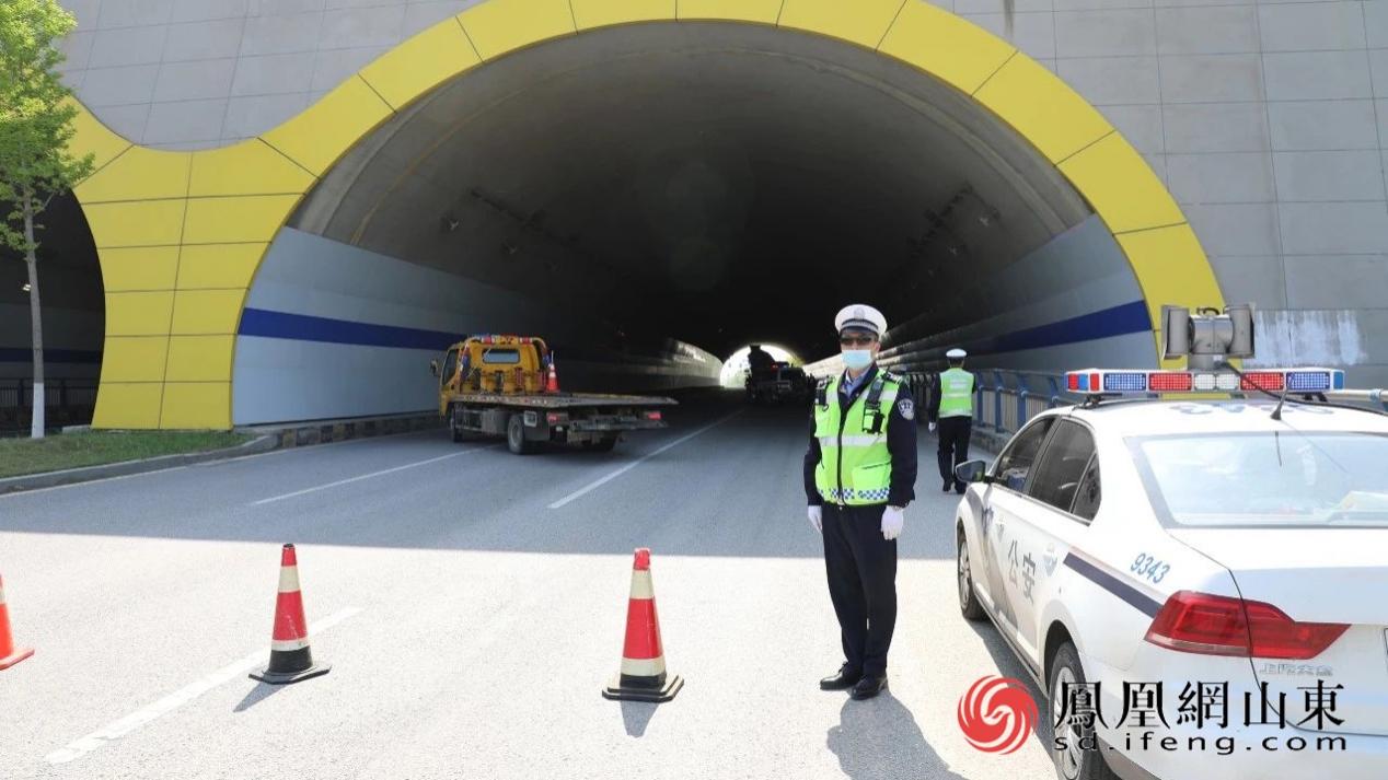 烟台交警开展全市隧道内突发事件应急处置演练