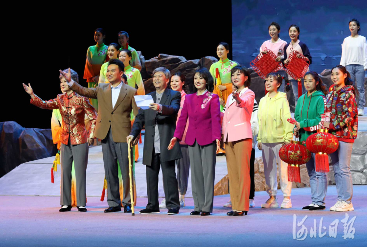 民族歌舞剧团结就是力量在石家庄首演