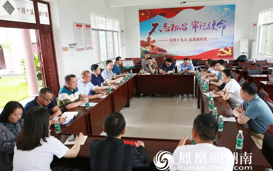 同兴村乡村振兴座谈会现场教学片结束后区党工委委员,纪工委书记,监