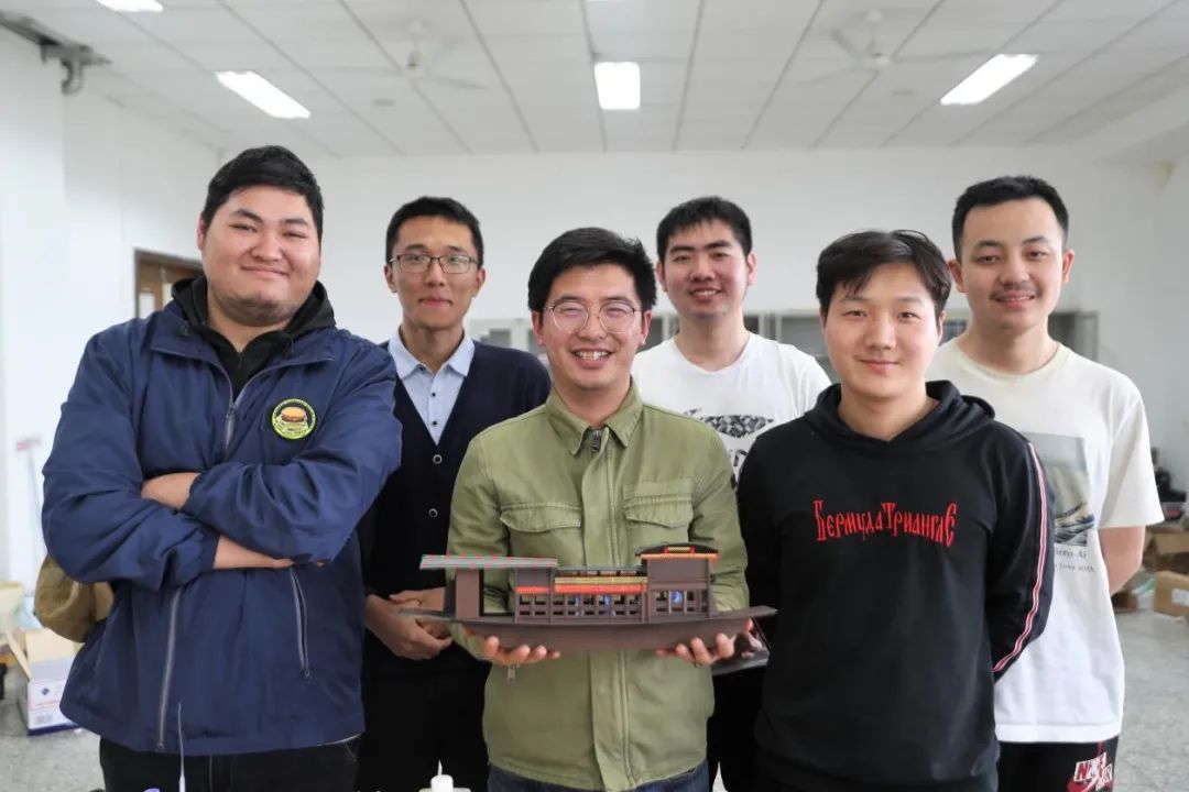 学红船精神、做红船模型、讲红船故事