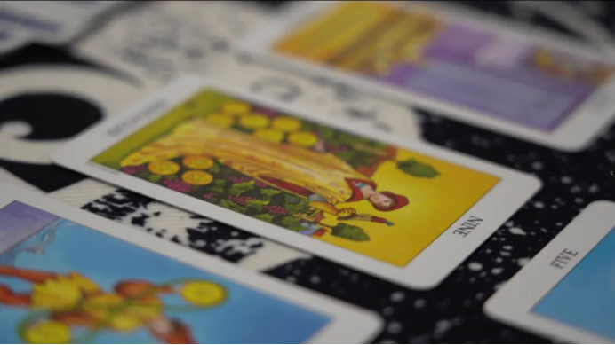 这届年轻人追求“玄学”路子野