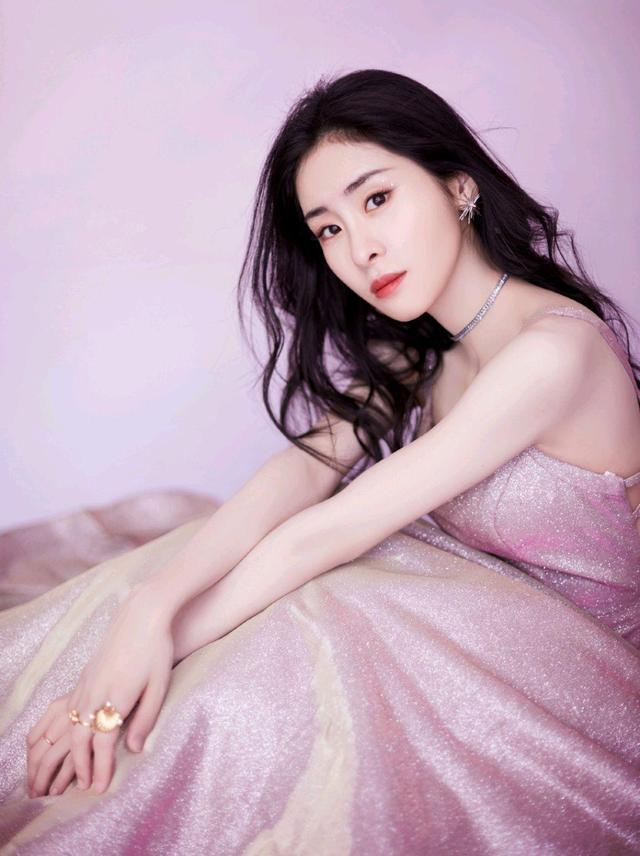 张碧晨女士长期遭受"攀附豪门","插足某制作人家庭","碧水深谭","被