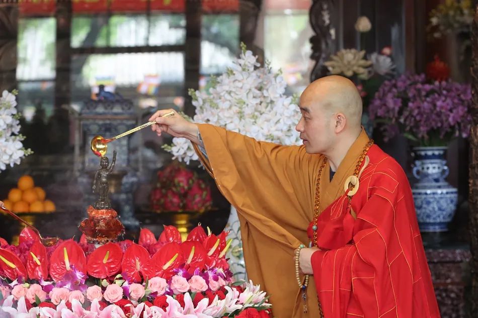2021佛诞日！直击各地佛寺浴佛现场，同沾法喜获福无量_凤凰网