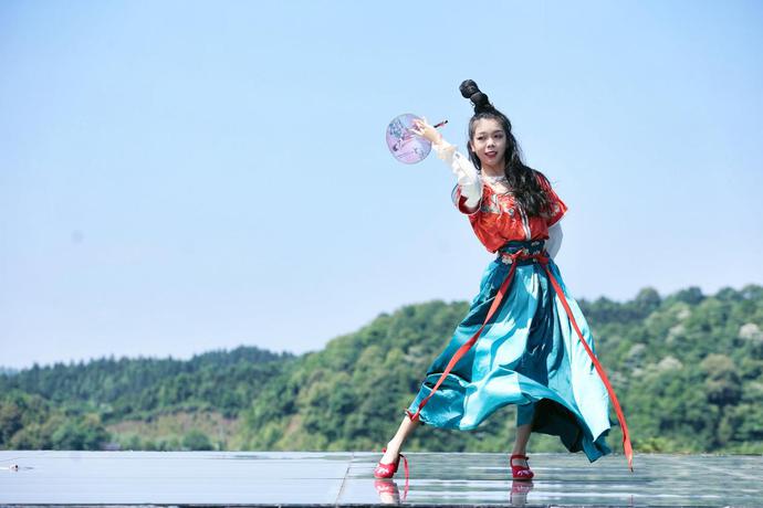 选手在比赛中。