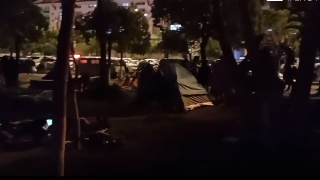 云南漾濞发生6.4级地震：大理市民在广场过夜 有多次强烈震感