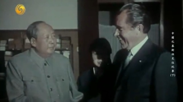 1972年2月21日尼克松访华后，中美两国开始走向正常化