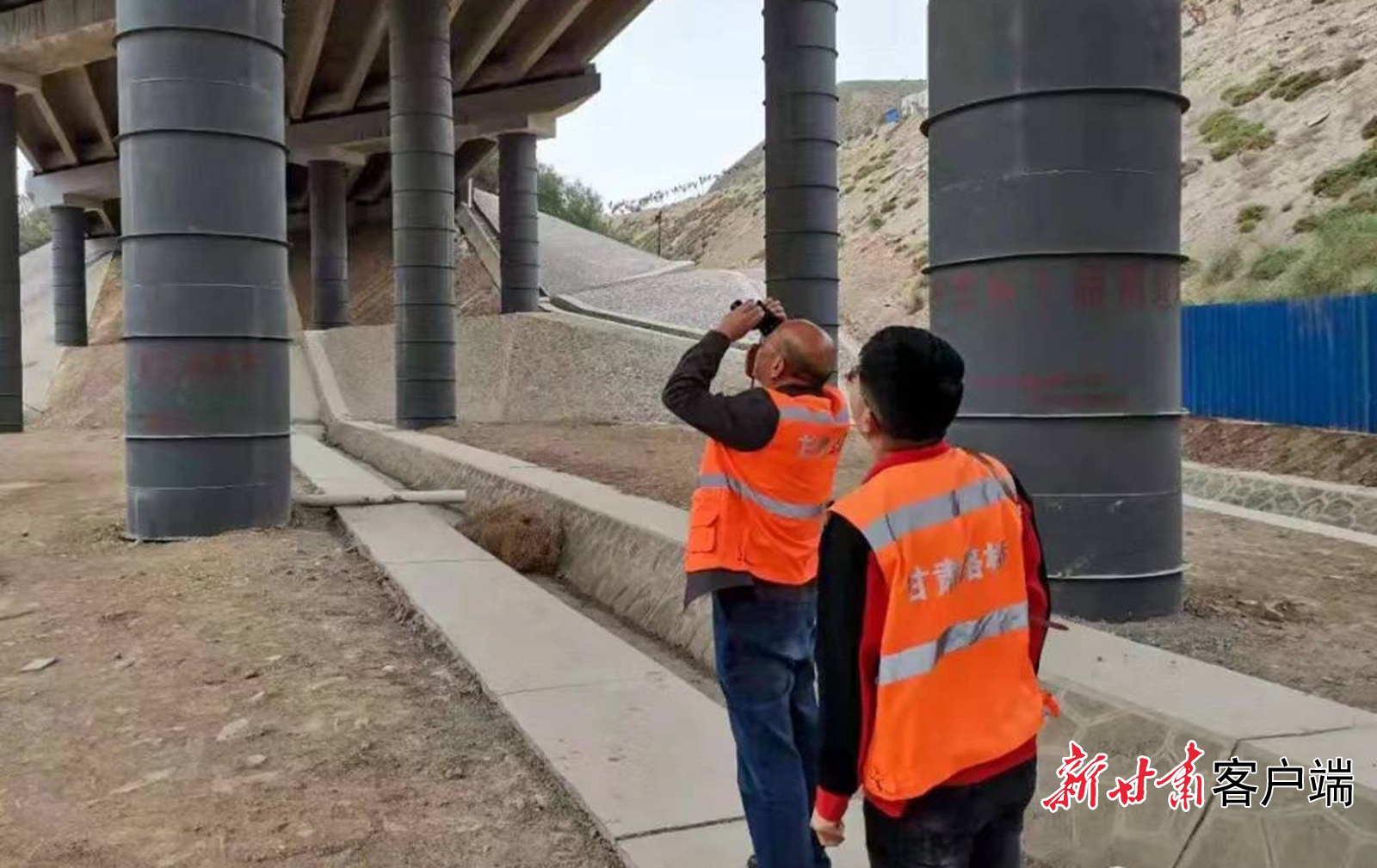 地震后他们迅速开展震后公路 体检 凤凰网甘肃 凤凰网