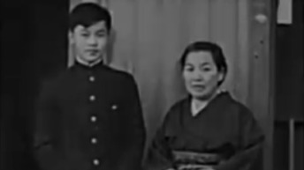 中岛幼八和母亲重新建立起亲情的纽带,他