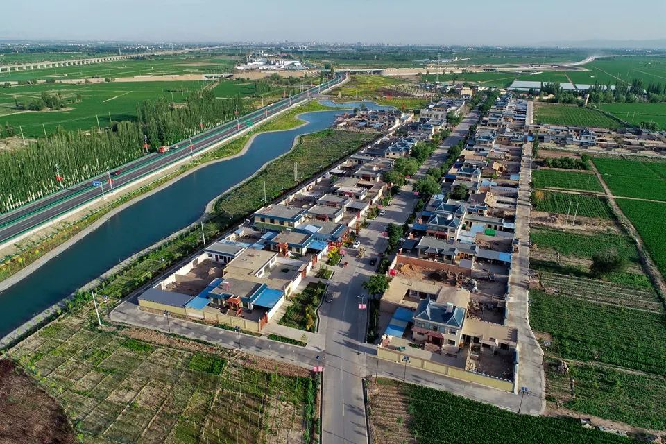 ▲国道227线乡村振兴示范带景色如画