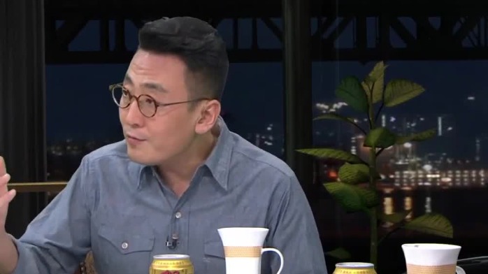 锵锵三人行|马家辉:艺人对待是否整容的疑问应让人去猜20151028(完整