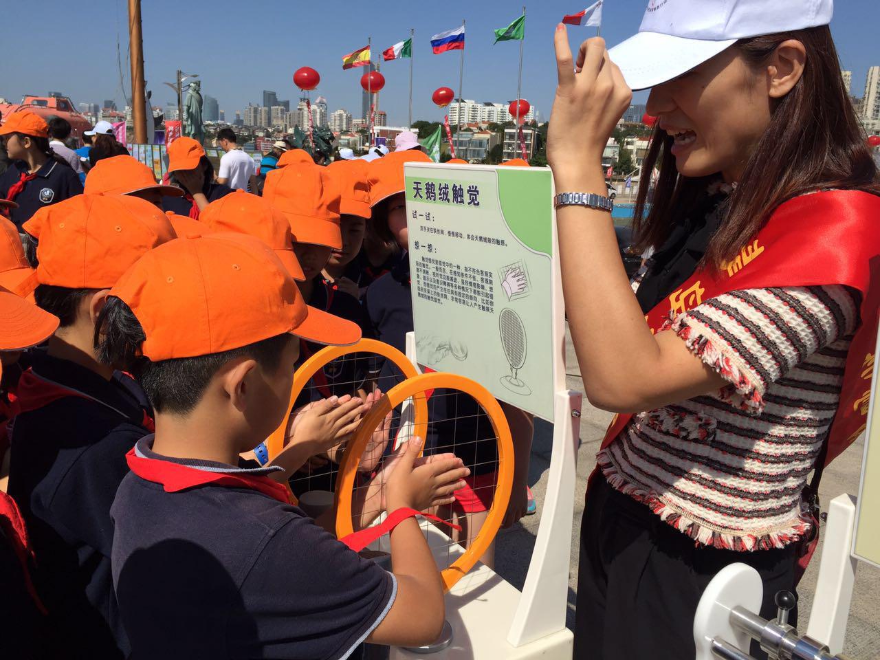 海军昭通号导弹护卫舰接舰暨爱国主义教育基地揭牌仪式在中国水准零点广场隆重举行