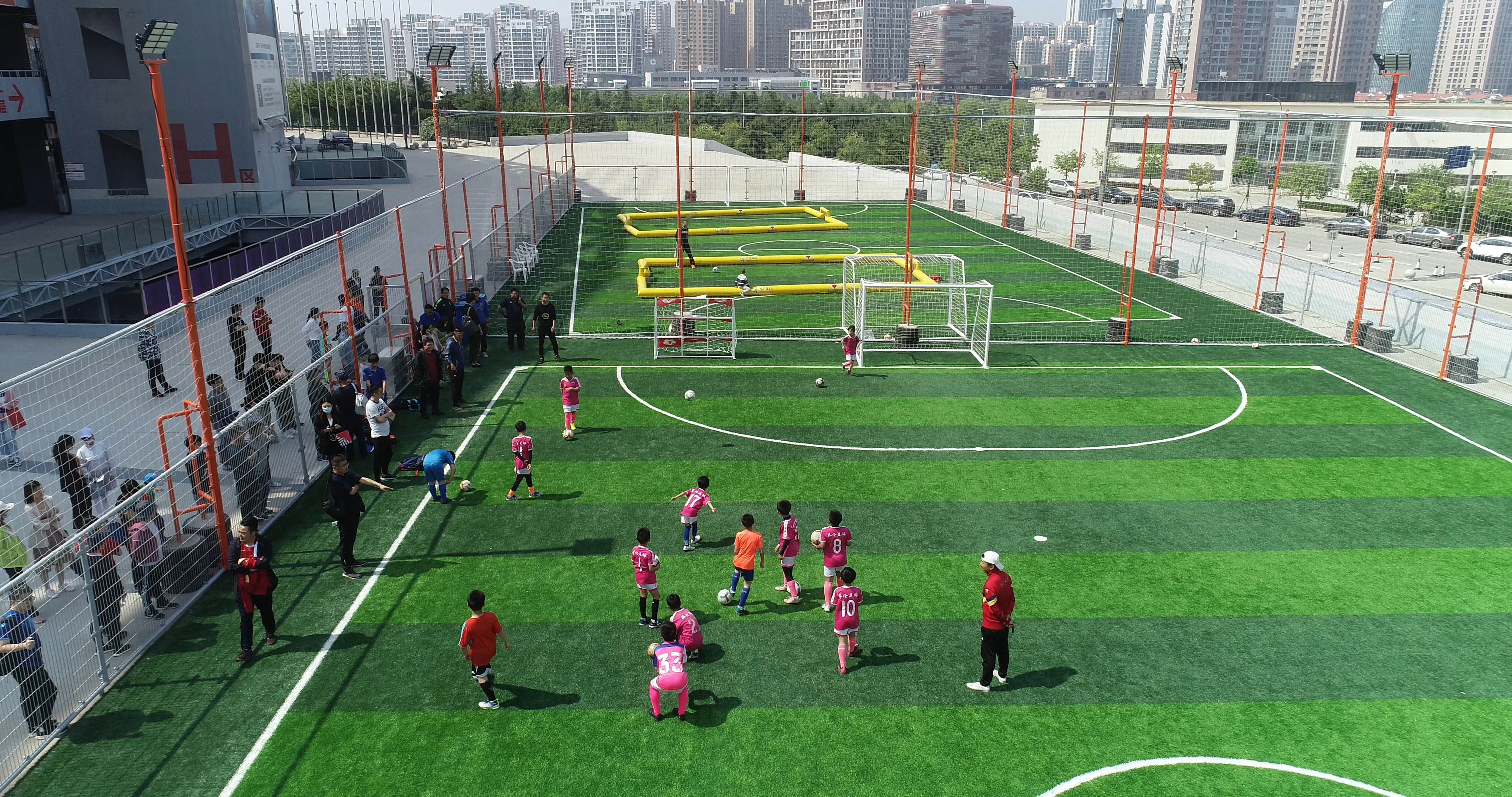 青岛国信文体&乔伦足球公园盛装开业