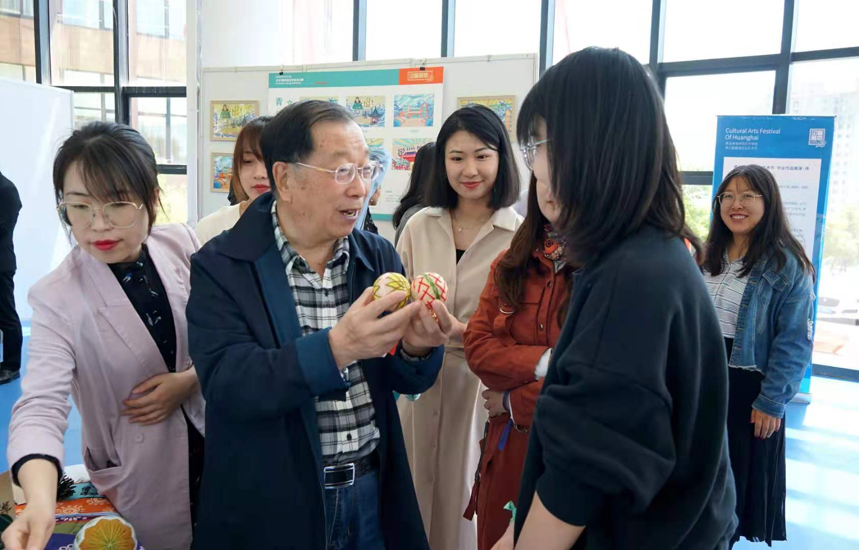 现场成交火爆，黄海学院文化艺术节秒变“网红市集”