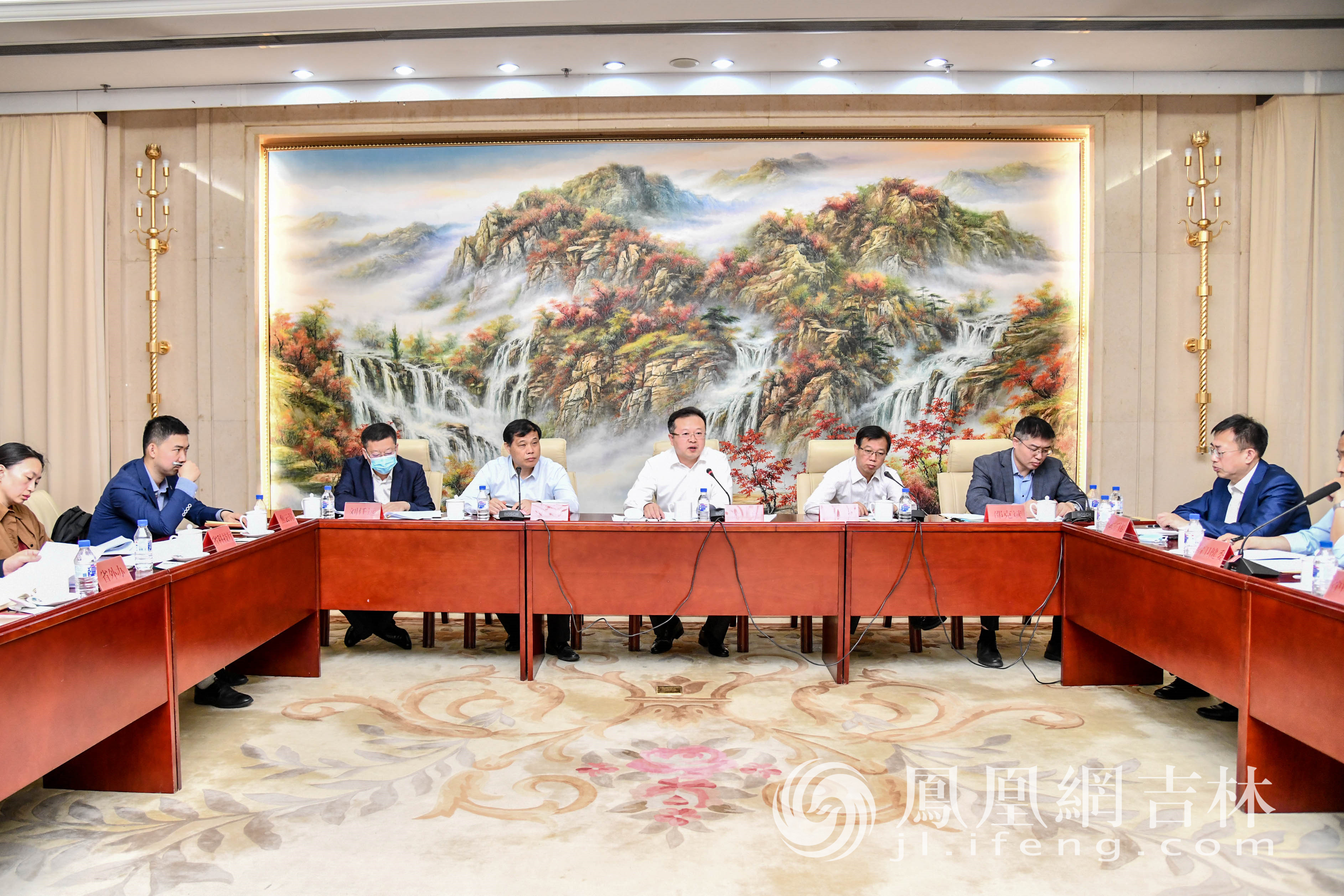 世界中医药大会第六届夏季峰会启动工作会议现场。梁琪佳摄