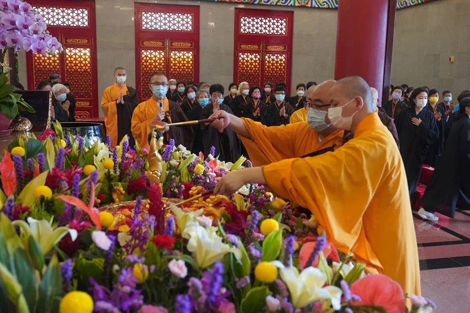 2021佛诞日！直击各地佛寺浴佛现场，同沾法喜获福无量_凤凰网