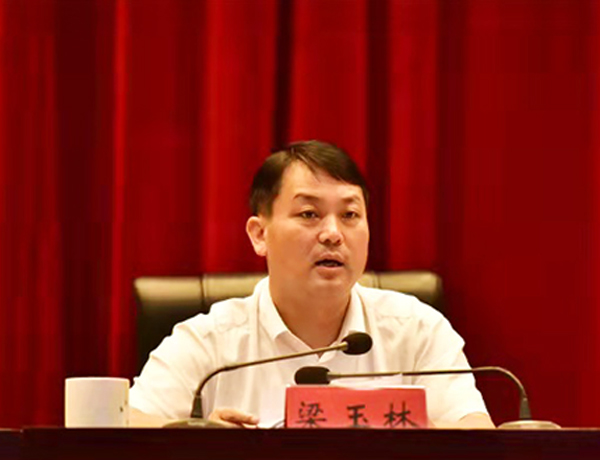 罗甸县委书记梁玉林宣布乡村振兴驻村工作队出征"我宣布,罗甸县乡村
