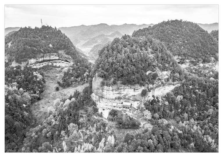 天水仙人崖 掌上兰州&middot;兰州晨报首席记者 田蹊 摄