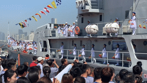 海军昭通号导弹护卫舰接舰暨爱国主义教育基地揭牌仪式在中国水准零点广场隆重举行