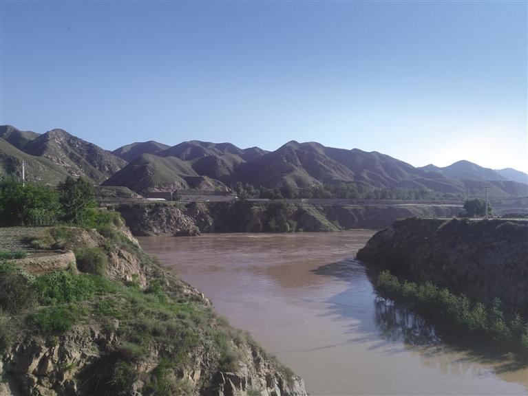 桑园子峡黄河南岸的汉长城遗址
