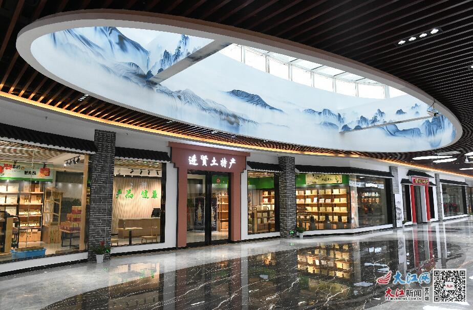 进贤服务区内景